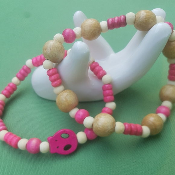 ππ Pair of Pink Skull Wood beaded bracelets - Picture 8 of 10